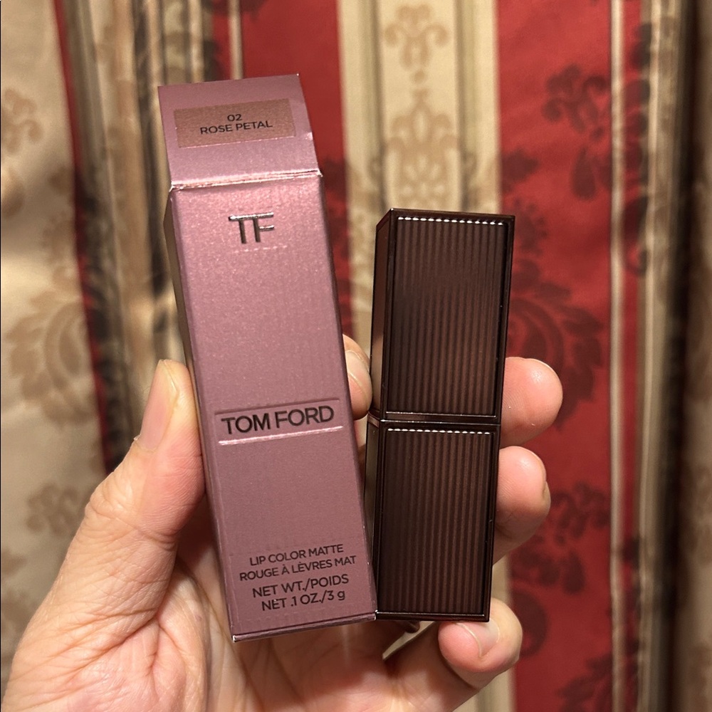 Tom Ford Lipstick Rose Petal 02. Come With Gift Box🎁